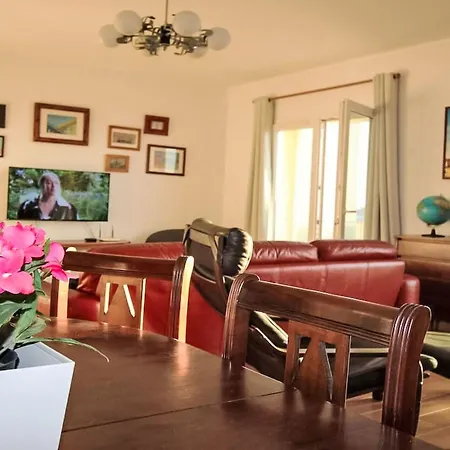 Apartman In Front Of The Sea By Interhome
