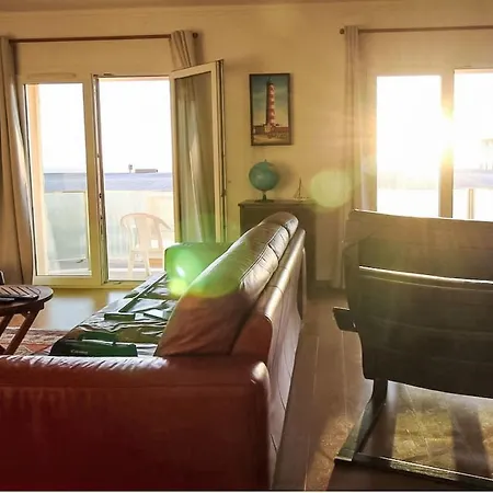 Apartman In Front Of The Sea By Interhome