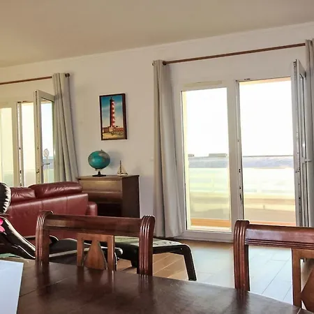 Apartman In Front Of The Sea By Interhome